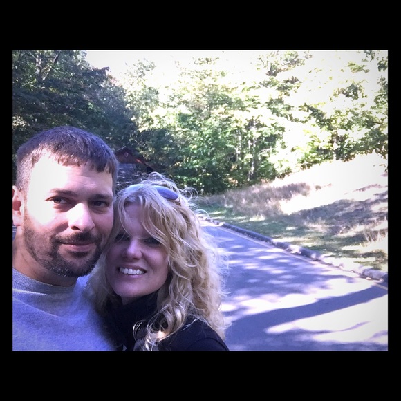 Meet your Posher, Nicole - Picture 1 of 1